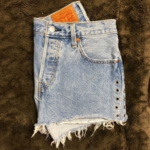 Levi’s 501 Light wash Jean Shorts, 28